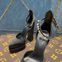 Взуття Versace