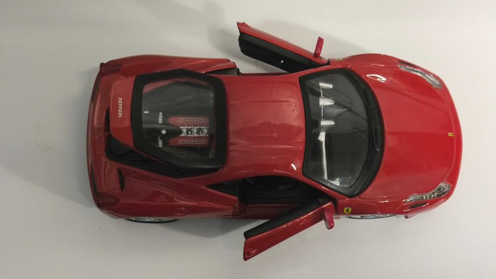 Модель, машинка Ferrari 458 Italia 1.24 Bburago