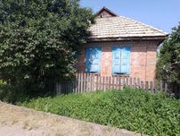 интересный кирпичный дом, закончить ремонт и можно заселяться.