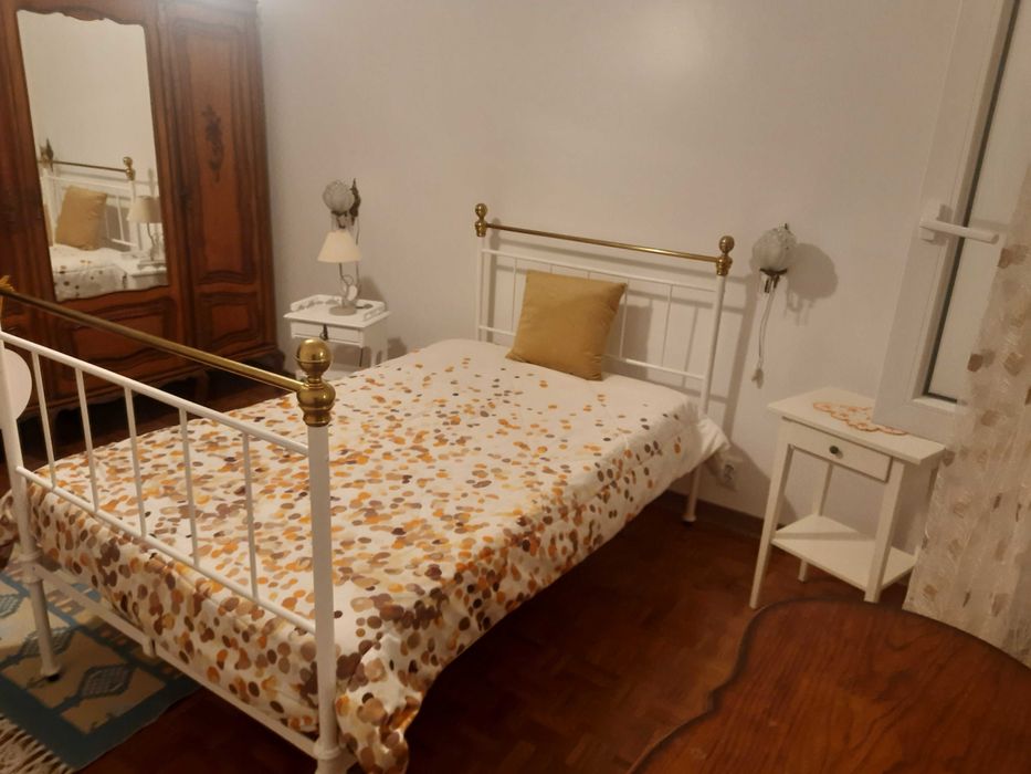 Setúbal - quarto espaçoso, atrás do Alegro, apenas para senhora