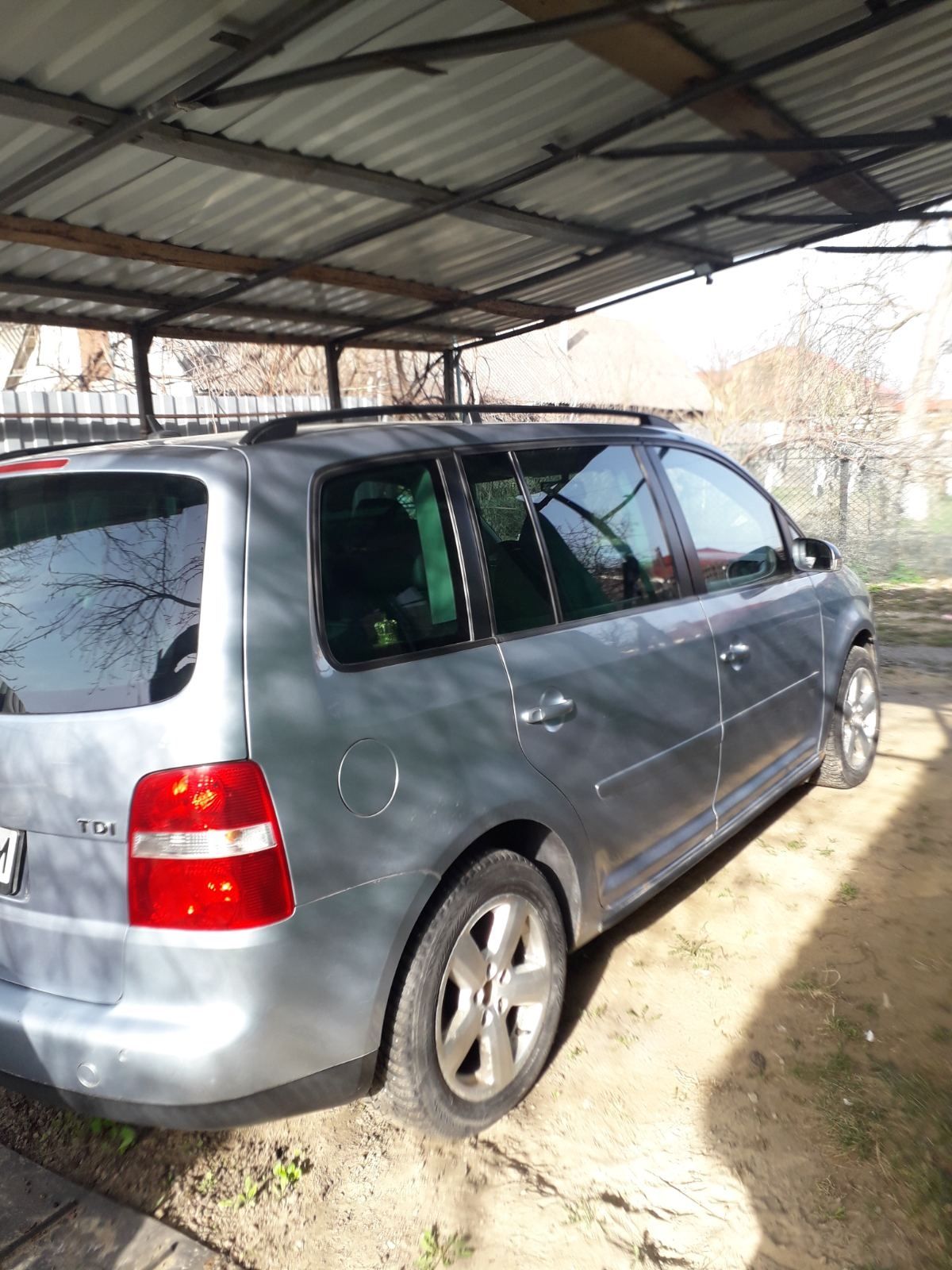 Продам Volkswagen Touran  1.9 DSG