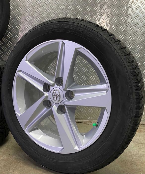 Koła Toyota Corolla Yaris Auris Avensis 7x16 ET40 5x114,3 Adax Koźle