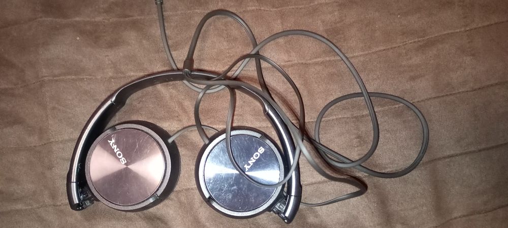 Продам наушники sony