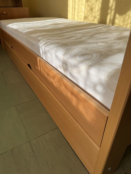 Łóżko drewniane z pojemnikiem podnoszonym + materac