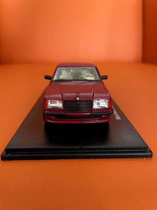 Carro miniatura de coleção Mercedes 280 E (W123) AMG