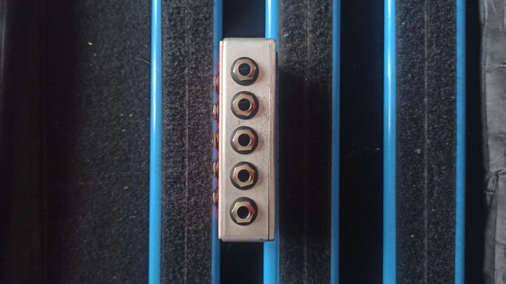 Terminal patch box do pedal board