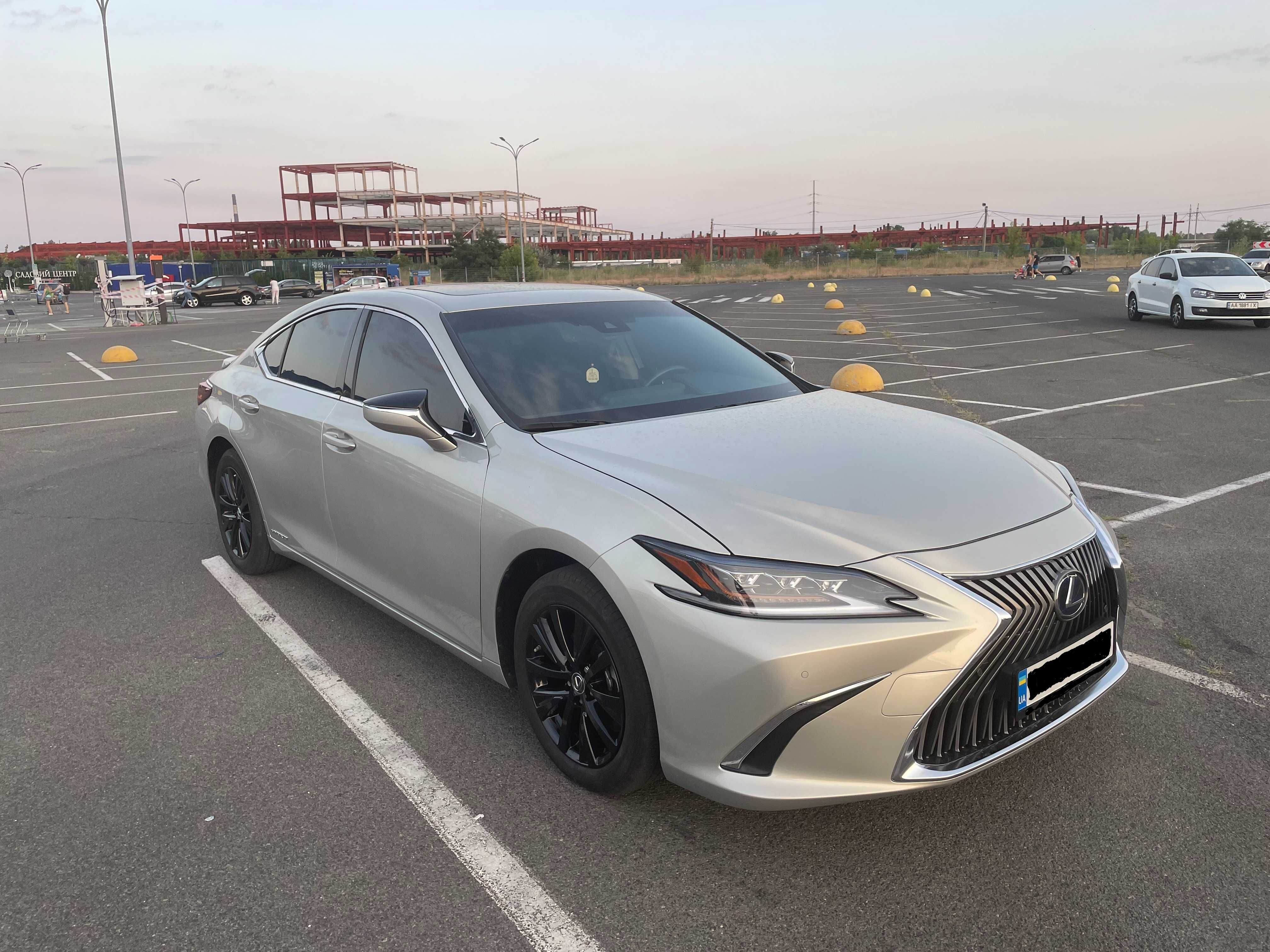 Продам шикарное авто Lexus ES 300h Hybrid Premium 2019