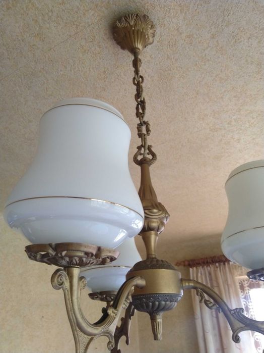 Lampa, złoty żyrandol