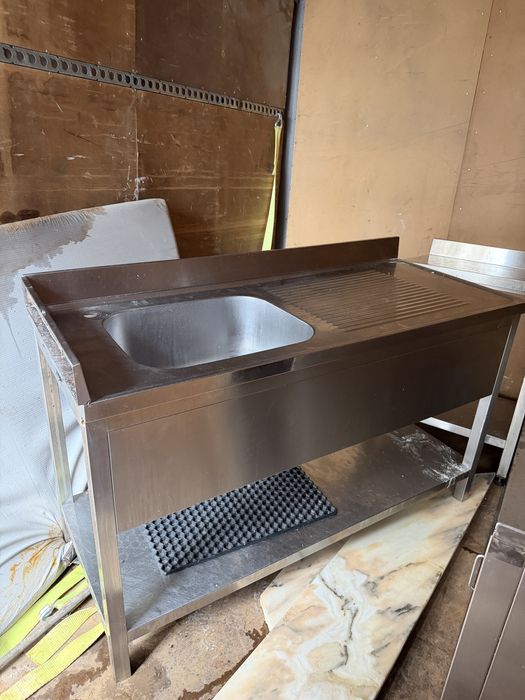 Banca de loiça em inox com uma prateleira