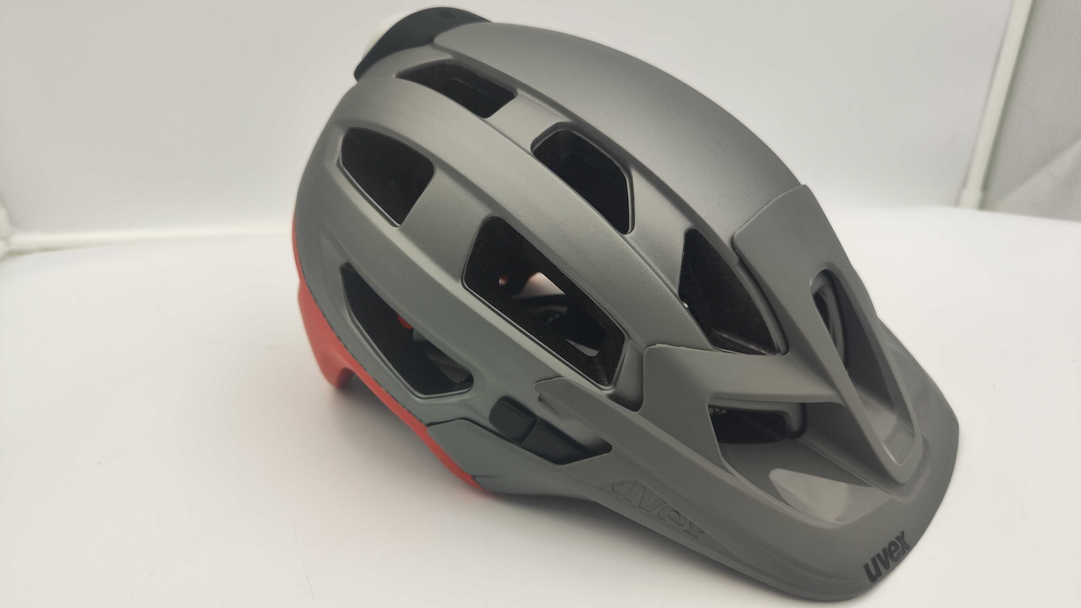 Kask Rowerowy Uvex Finale light 2.0 56-61cm srebrno-czerwony (X9)