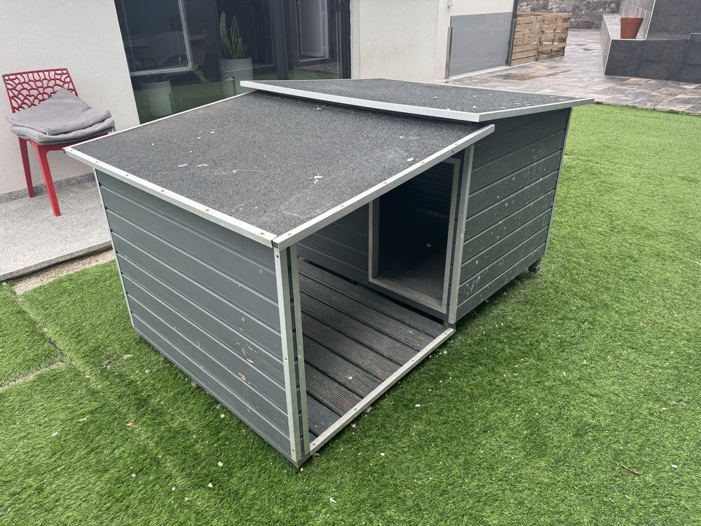 2 casotas uma Ares XXL Plus e uma Ares L Plus