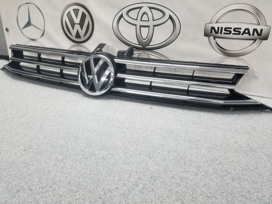 Решітка радіатора Гриль Volkswagen Touran 5TA