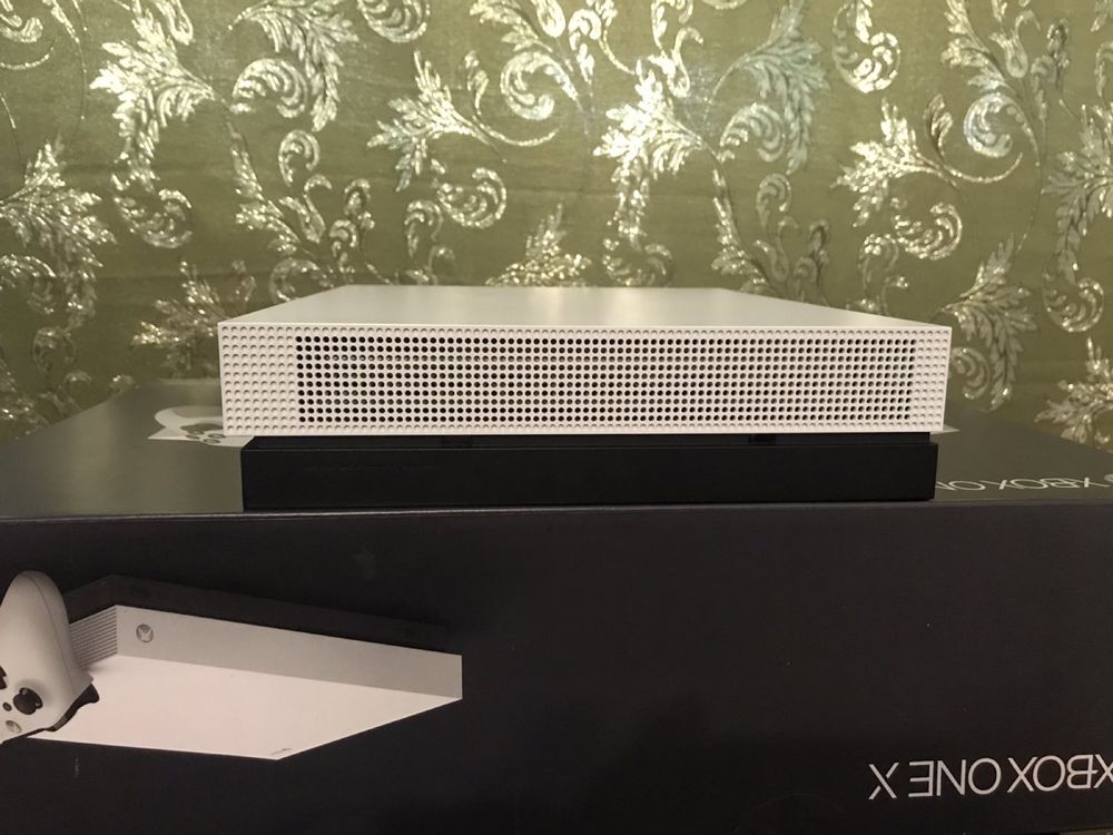 Xbox One X 1T Білий