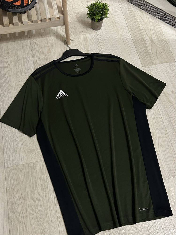 Reebok Center Logo Tee Футболка оригінал оригинал Опт