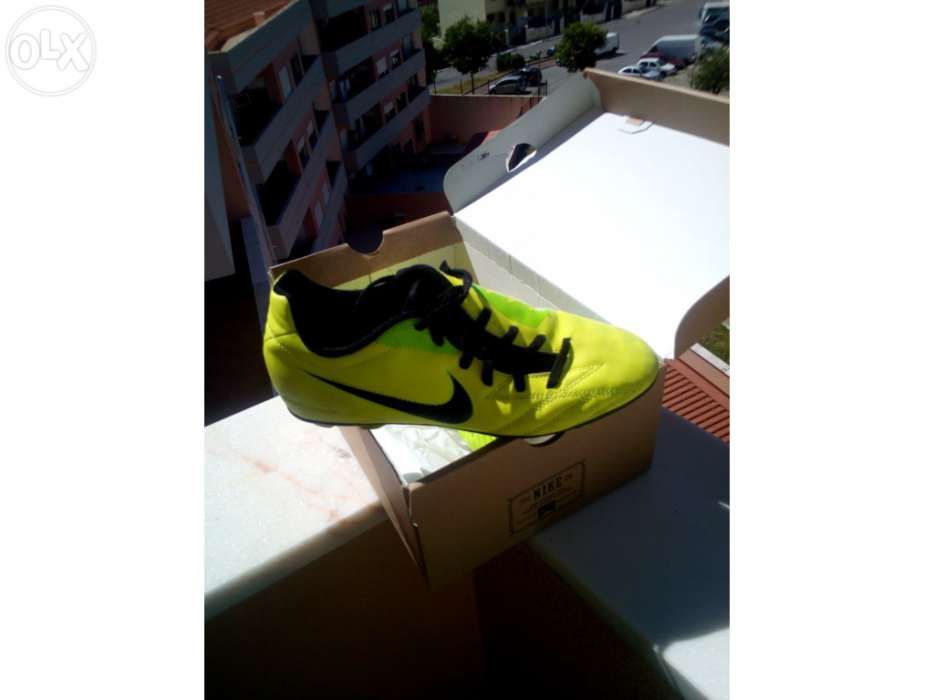 Chuteiras Nike T90