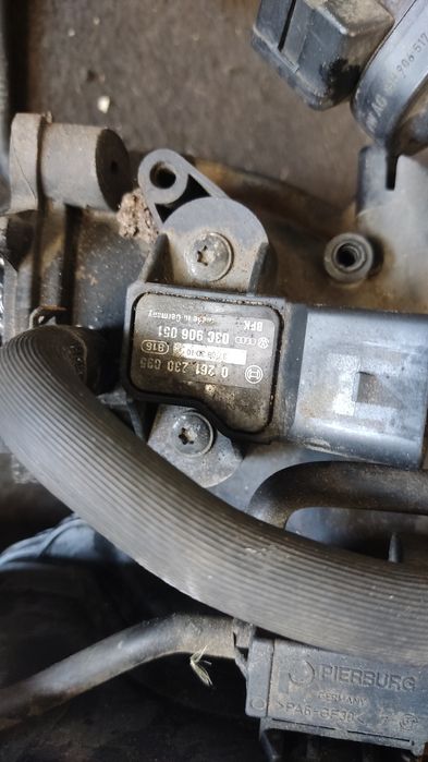 Kolektor ssący powietrza audi a4 b8 a5 8t 3.2 fsi v6