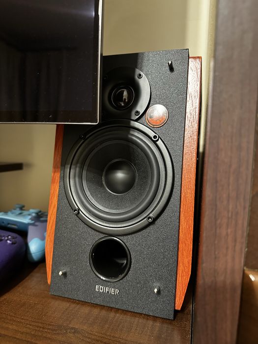 Edifier R1700BTs