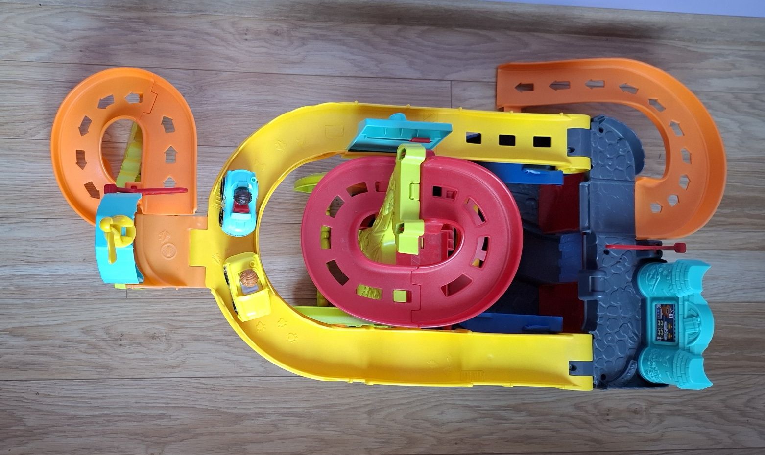 Fisher Price Little People Tor Zjeżdżalnia Garaż 2w1 HBD77