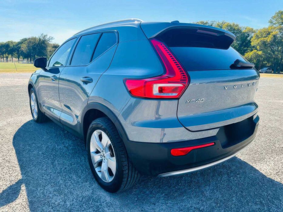 Volvo XC40      2022