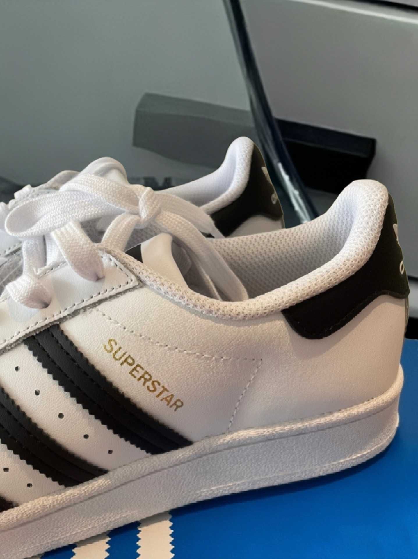 Biały\Powietrze*DamskieAdidasSuperStar UnisexTrampki 40