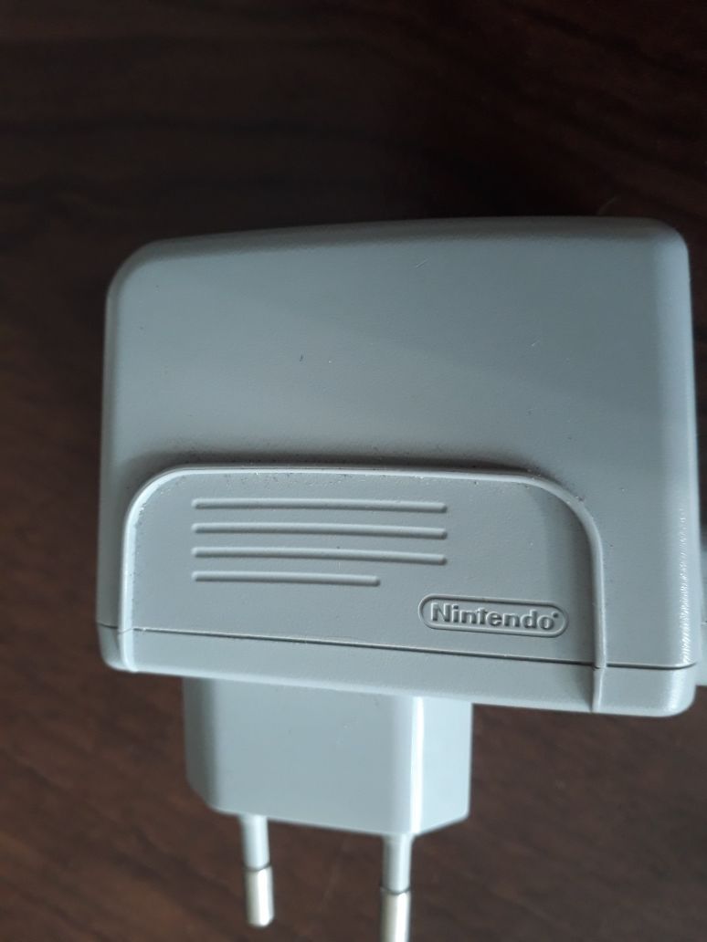 Oryginalna ładowarka do Nintendo