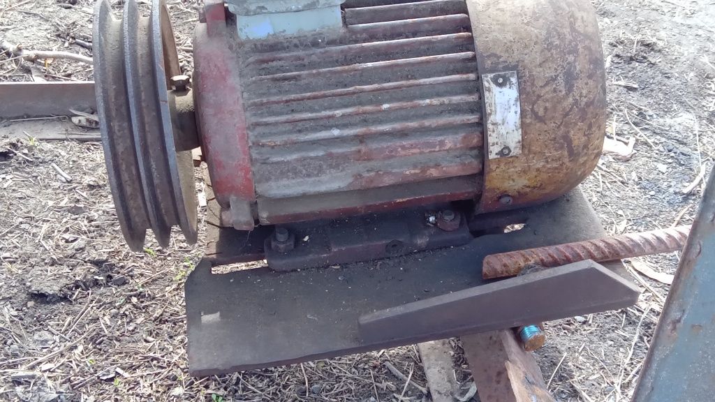 Продам ел.двигун для циркулярки 1.5 кВт