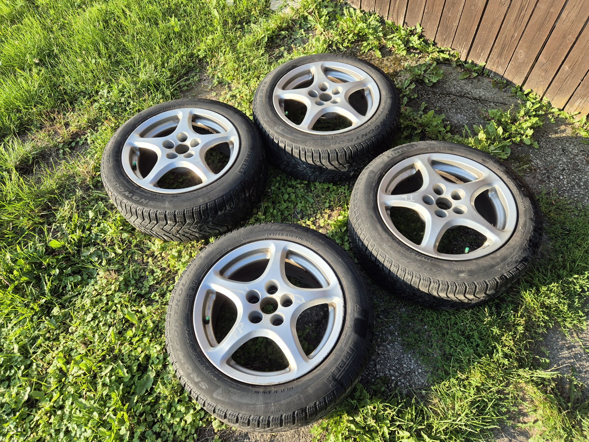Felgi 16" 5x108 ET - 35 / otwór 63.4mm + opony Pirelli Winter M + S