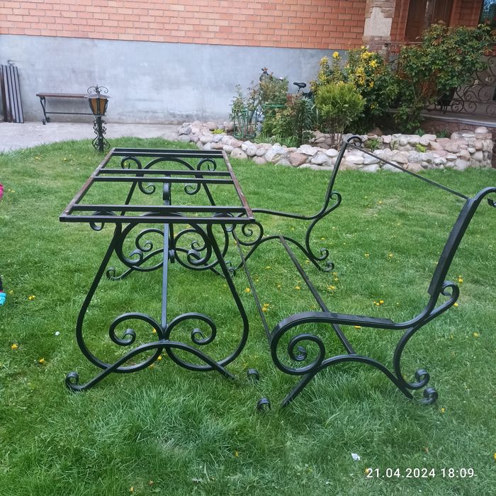 Ковані вироби лавки з спинкою,без спинки , боковини  столів та лолавок