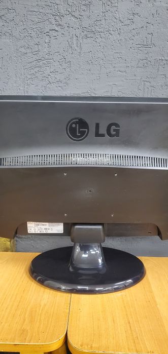 Монітор 21.5" LG Electronics W2243S-PF Glossy Black