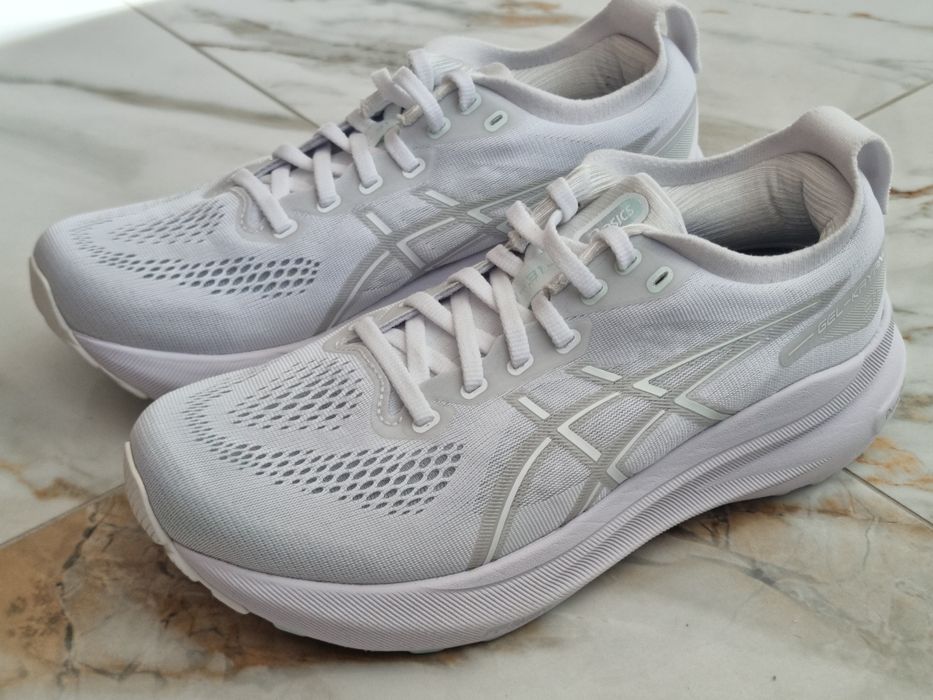 Оригінал 100%  жіночі кросівки asics gel kayano 31 euro 39