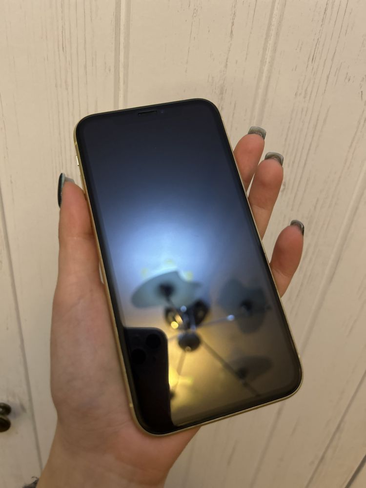 iPhone XR 64 Yellow