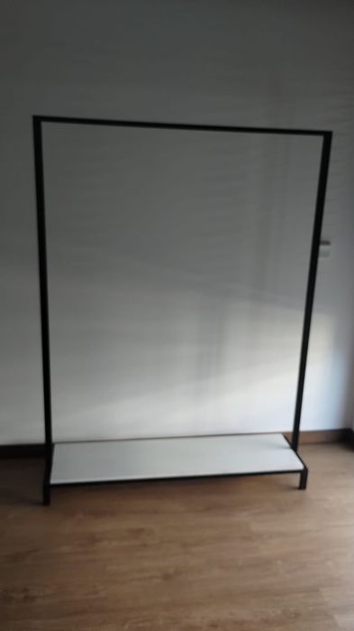 Guarda roupa e sapatos