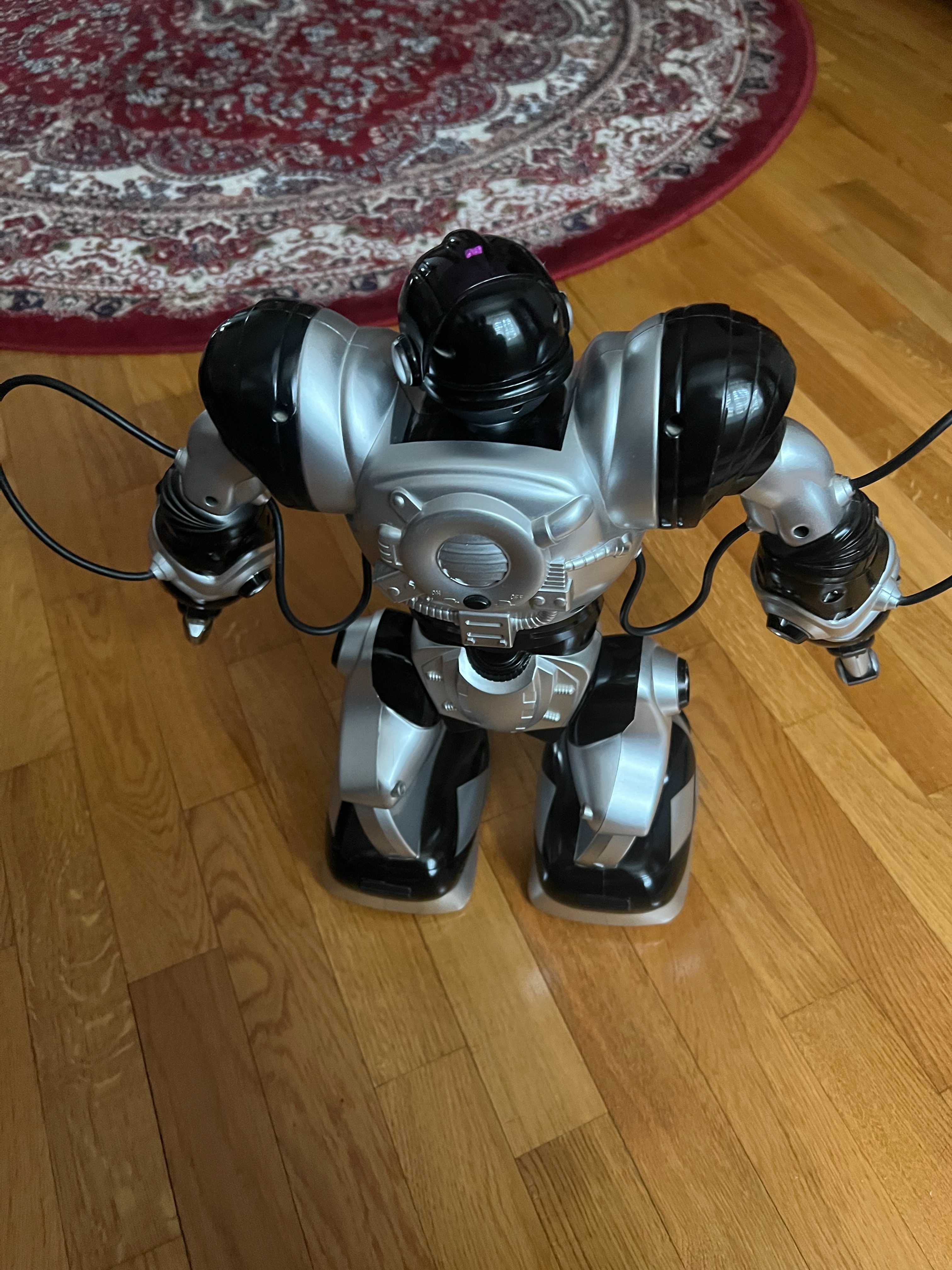 Кращий подарунок для дитини танцюючий робот (на пульту)