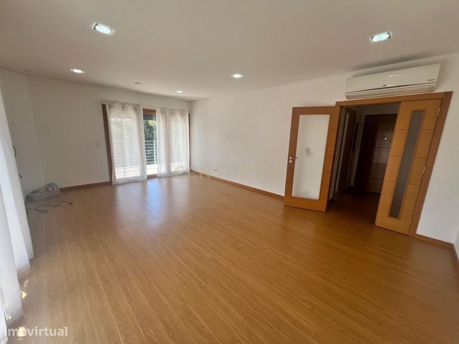 Arrendamento T3 com Box nas Colinas do Cruzeiro em Odivelas