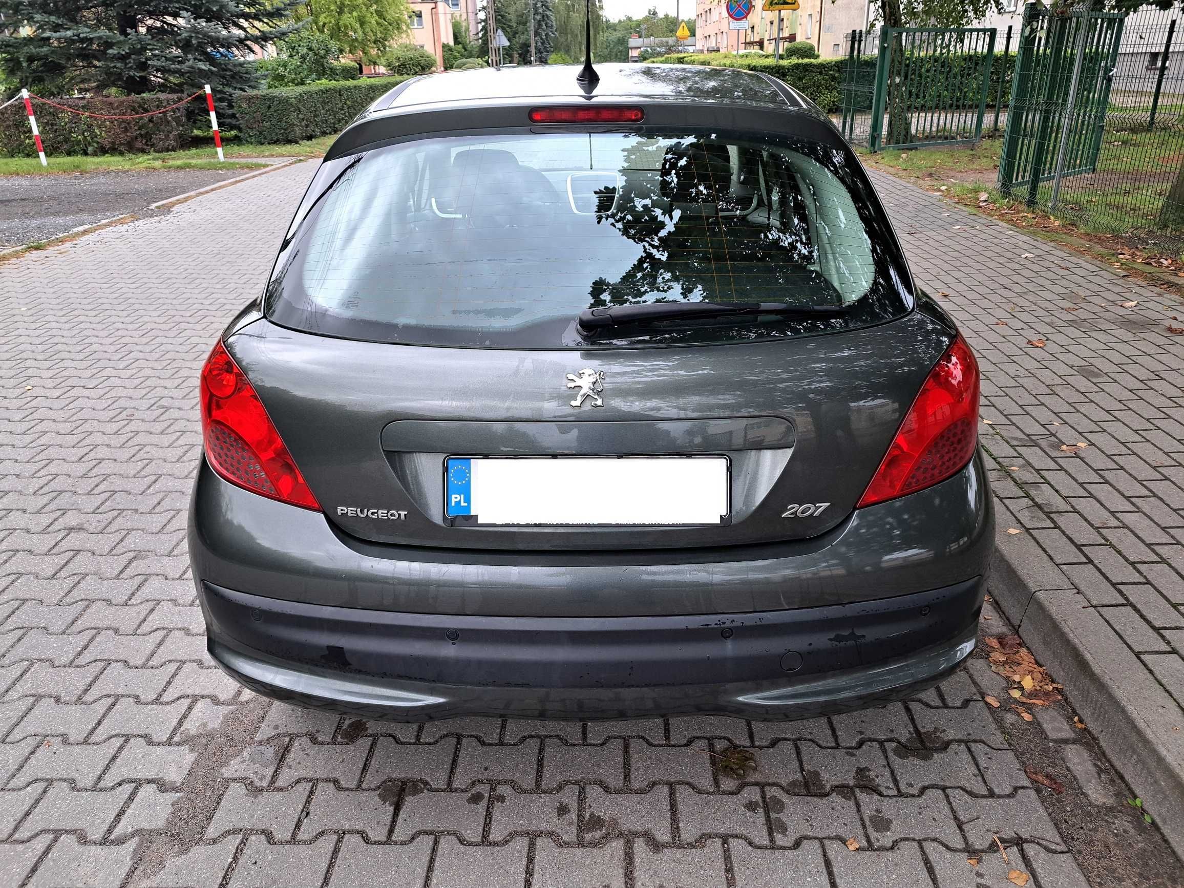 Fajny Peugeot 207.