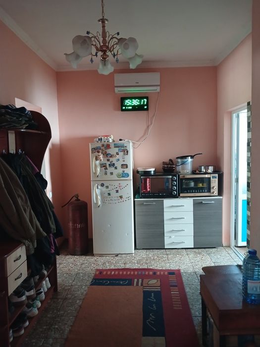 Гарний будинок в затишному місці з озером ,і гарним лісним краєвидом