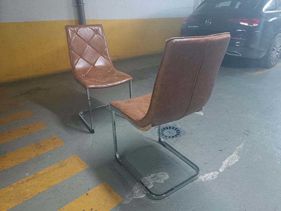 Cj. De 4 cadeiras "vintage" em pele