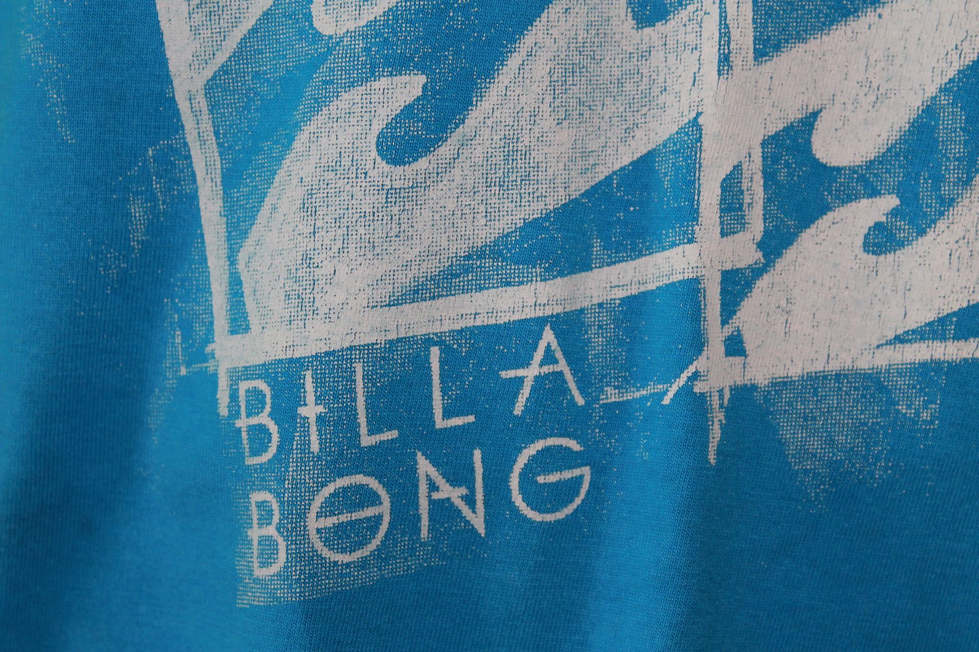 T-shirt billabong azul com logotipo