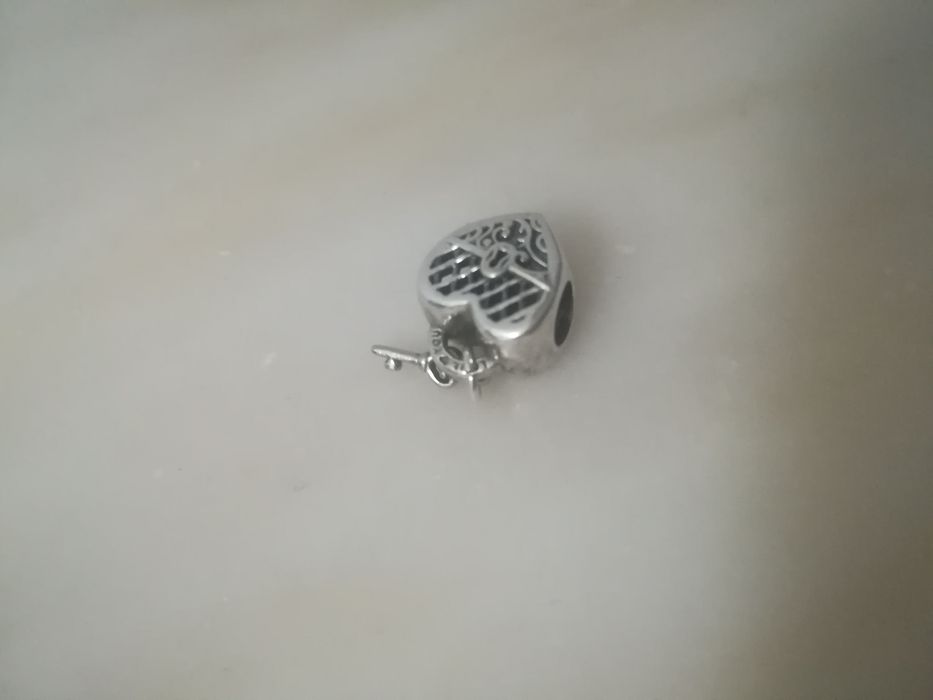 Pandora Love You Lock conta coração Prata
