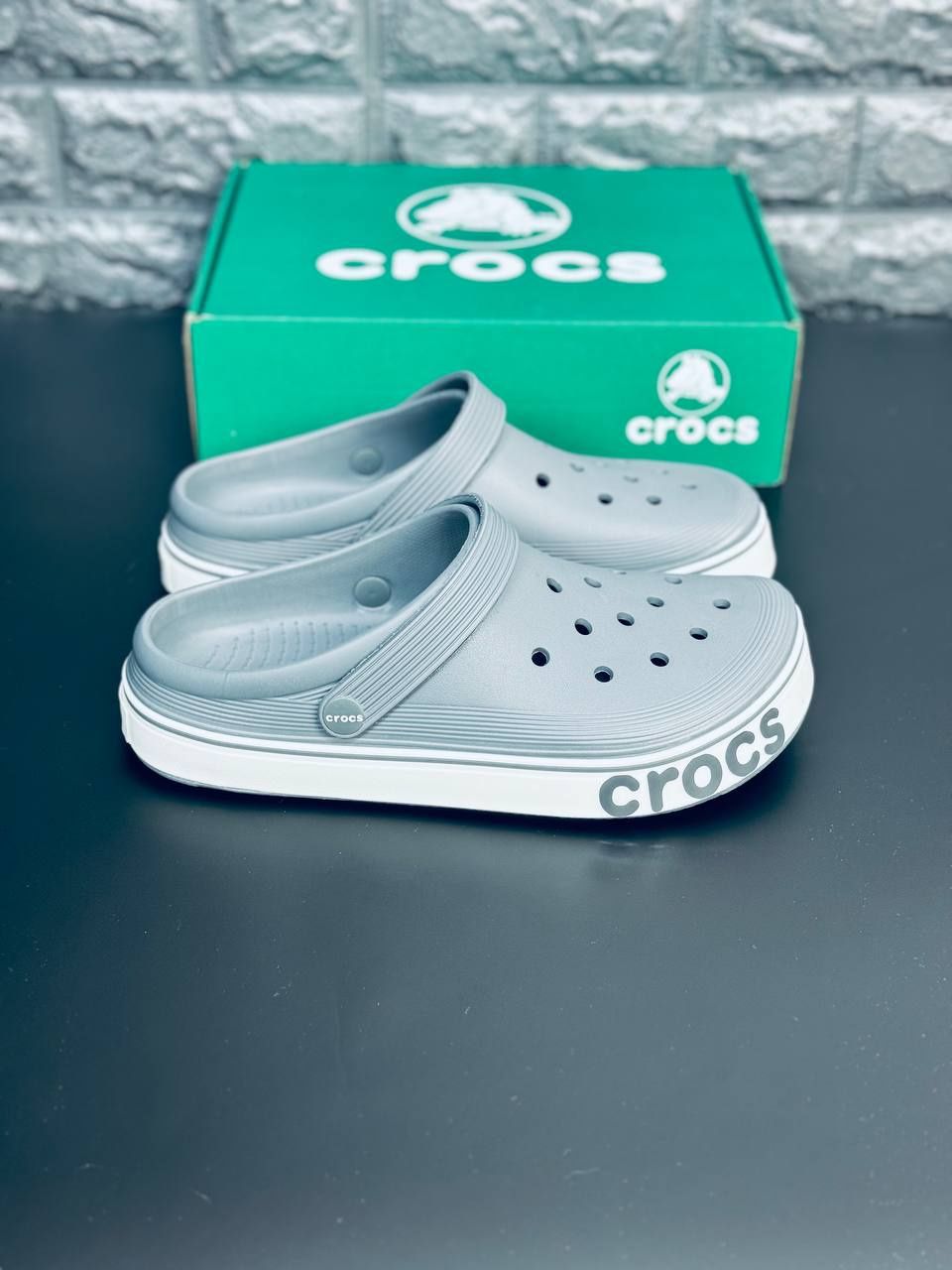 Мужские шлепанцы crocs серые тапочки крокс