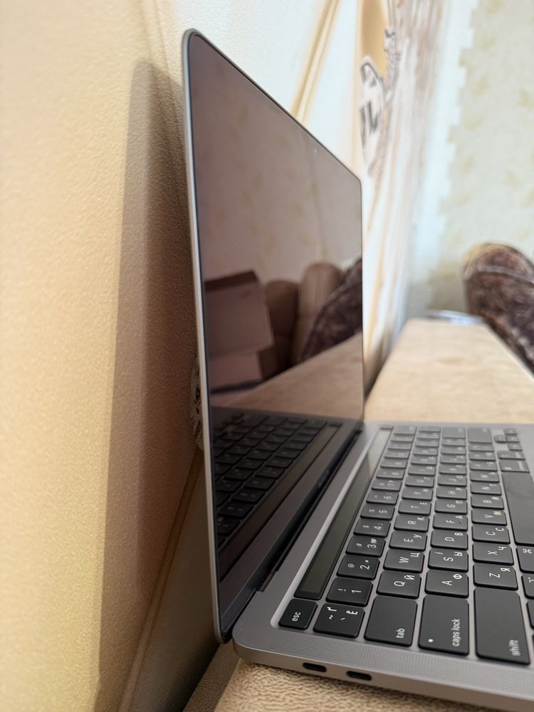 Продам MacBook 13 pro 2022 M2 16/256 Идеальное состояние