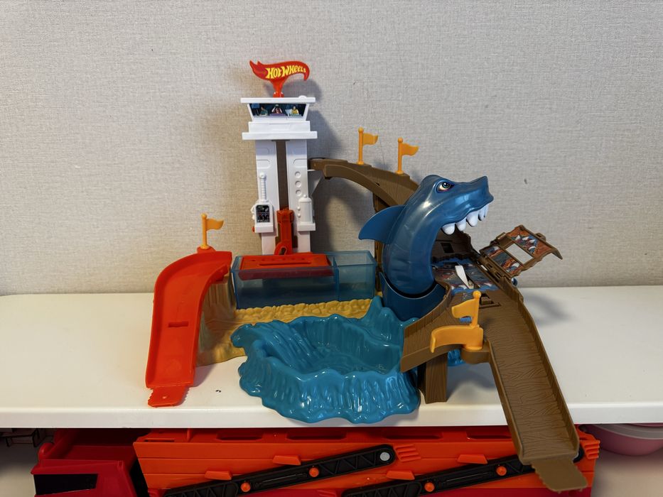 Трек Хот Вілс Hot Wheels Полювання на акулу