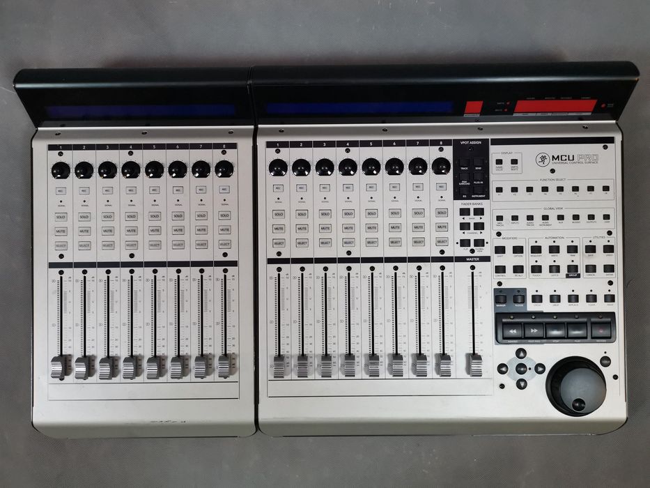Mackie Control Universal Pro + Mackie Control XT Pro