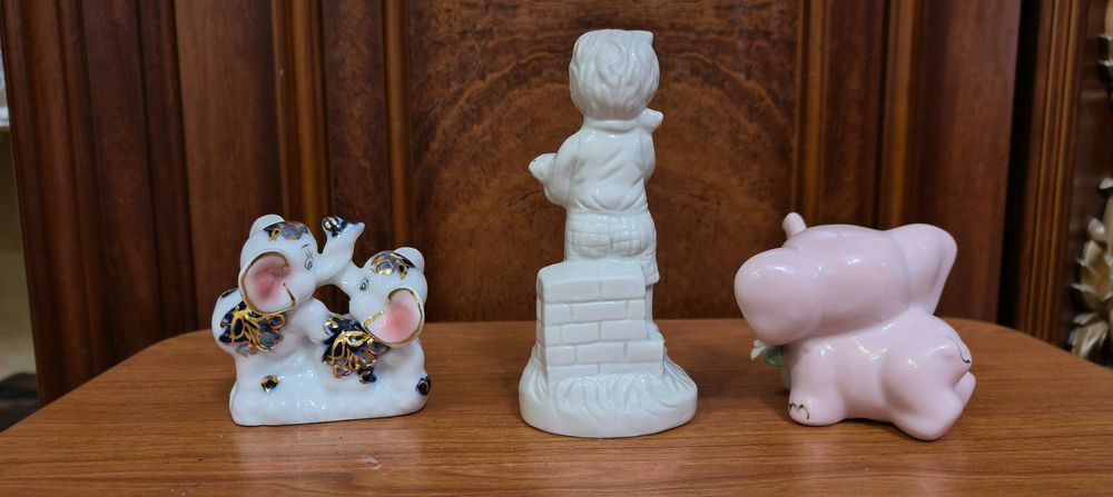 Дівчена та слони.