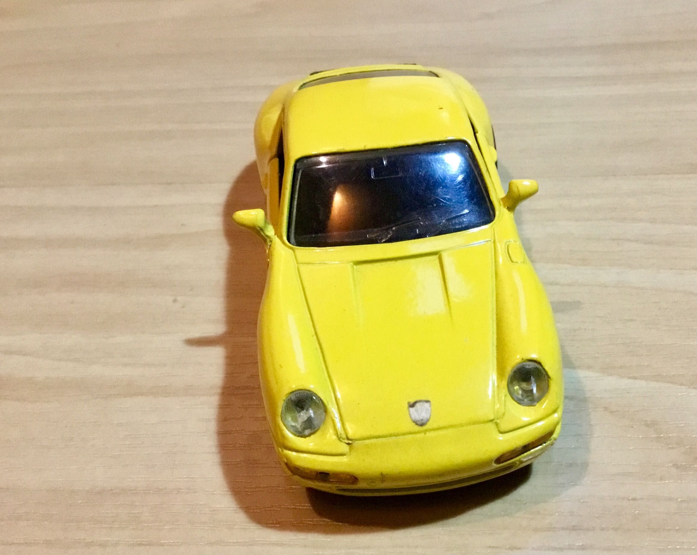 Miniatura Porsche 911 Carrera da Maisto escala1/36