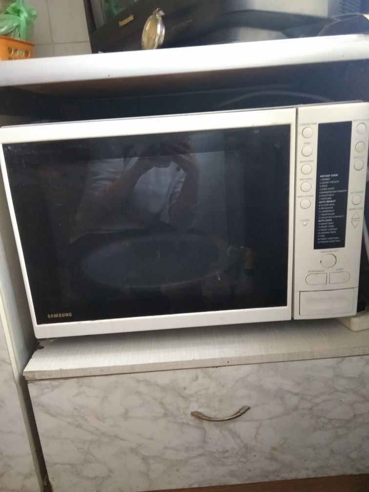 Продам микроволновку SAMSUNG б/у