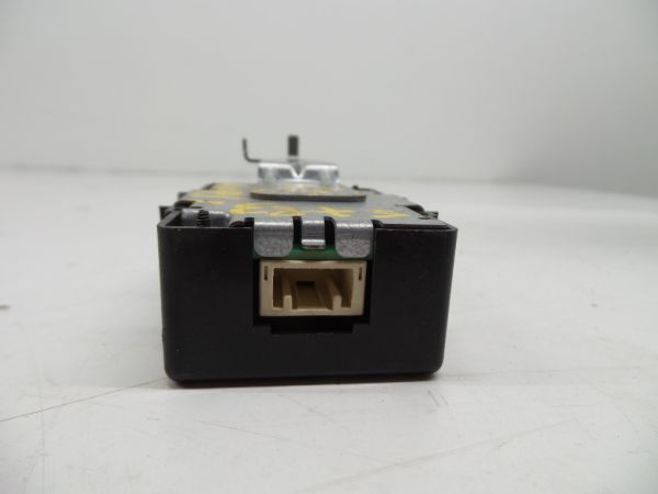 Centralina do fecho central TOYOTA Auris Hatchback (_E18_)