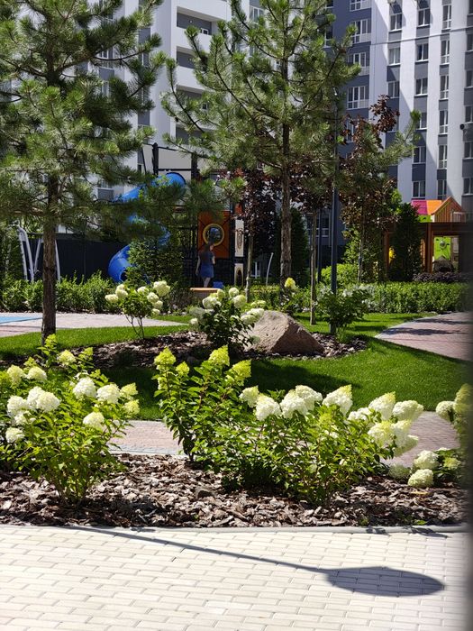 Вишневе. Європейська 32 В . Фасад. Вітрина . Приміщення S-42кв.м