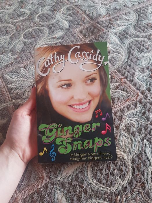Книжка англійською Ginger Snaps by Cathy Cassidy