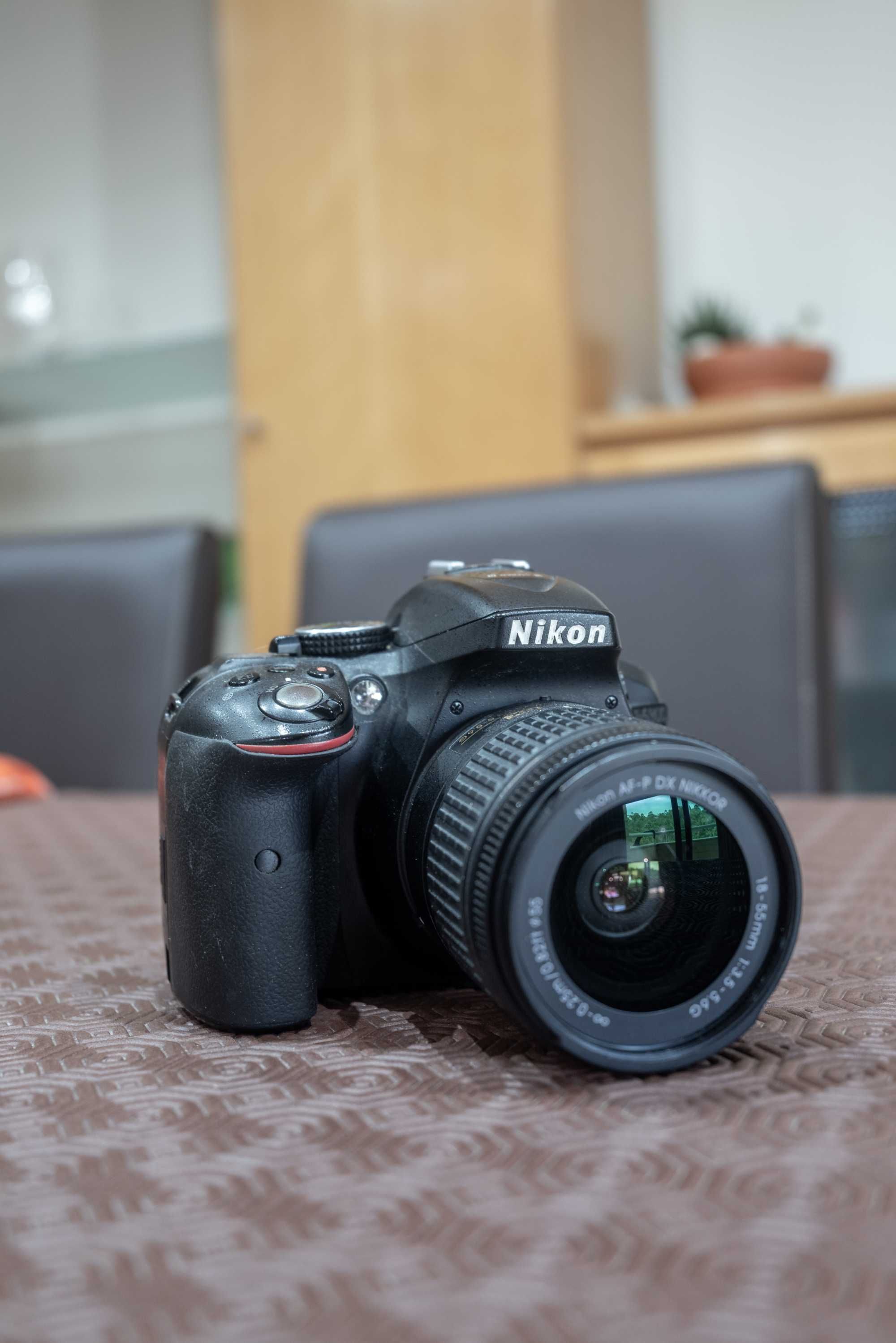 Nikon D5300 + Lente 18-55 VR II + Carregador + 2 Baterias
